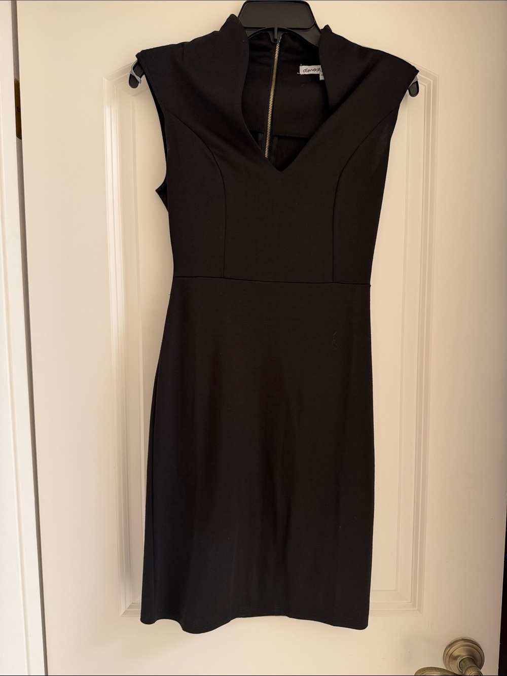 Elegant Black V-Neck Sleeveless Dress